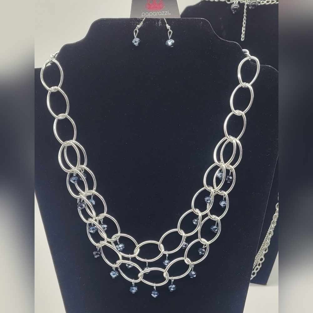 Paparazzi Jewelry Collection 3 sets (Vampira)​​​ - Picture 3 of 4